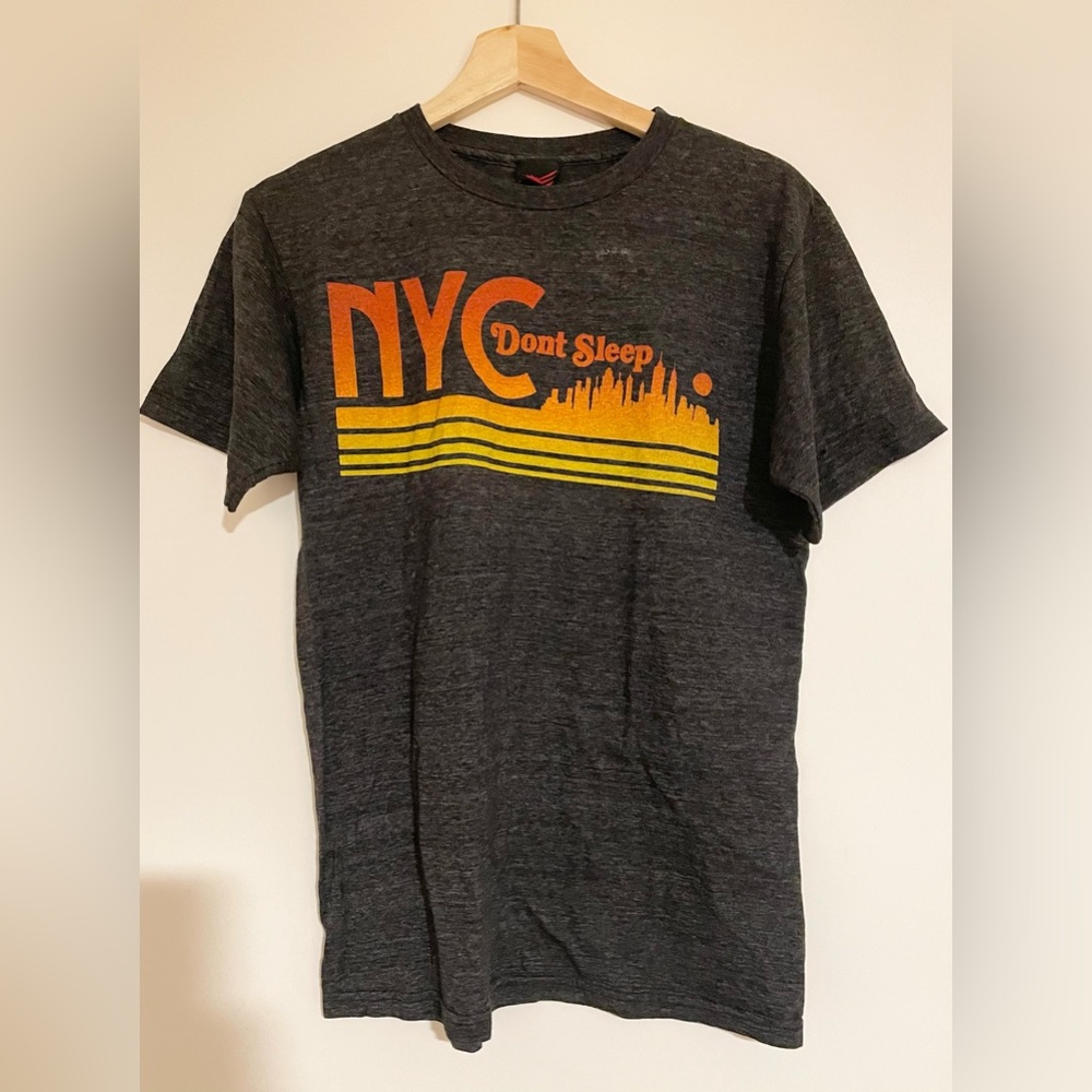 NYC Don’t Sleep Tshirt Size Medium
